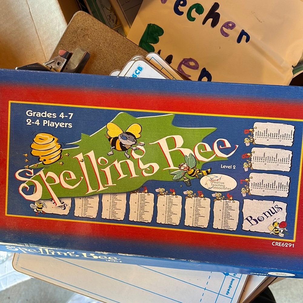 Spelling Bee Board Game Grades 4 - 7 - Good for teachers or Tutors
